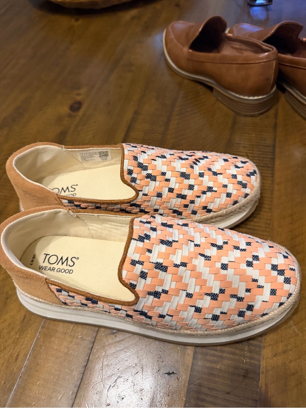 TOMS Peach, White & Navy Woven Slip-On Loafers
